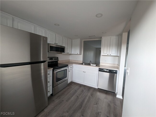 Building Photo - 1519 Cape Coral Pkwy W