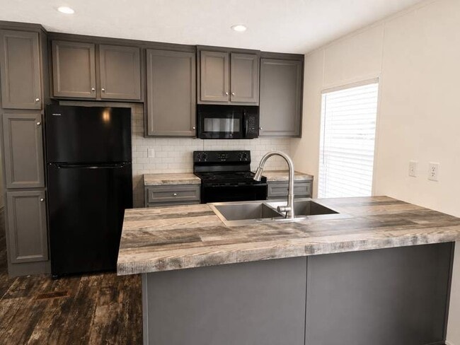 Building Photo - 153 Goodlett Dr