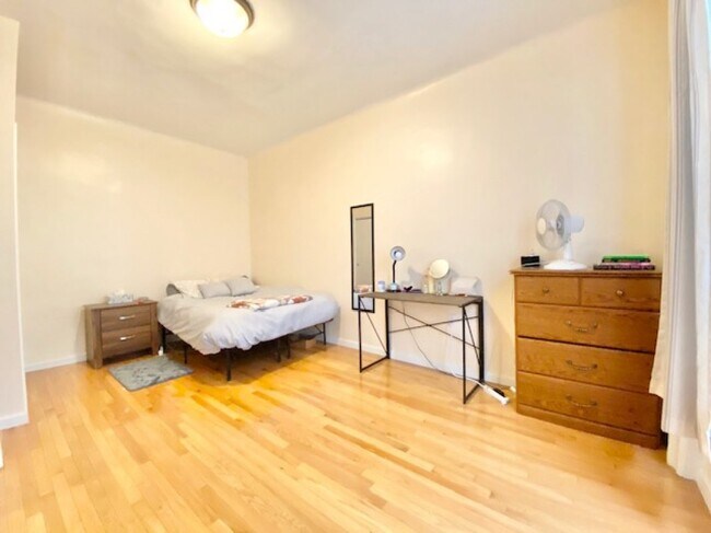 Foto del edificio - 884 Riverside Dr