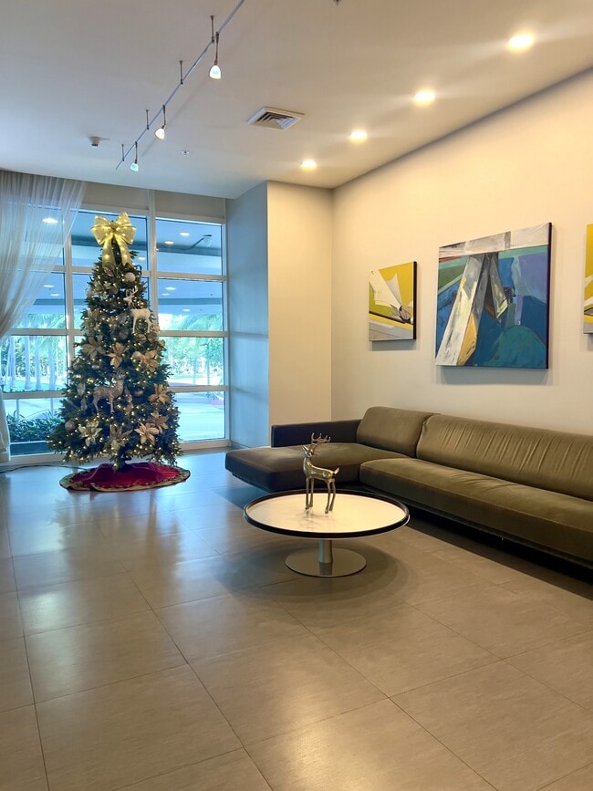 Photo - 1900 N Bayshore Dr Apartment