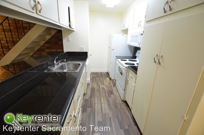 Building Photo - 2 br, 1 bath House - 9037 Casals St #2