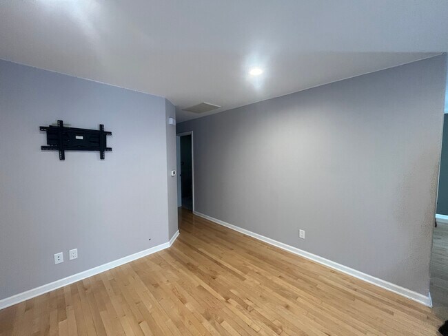 Foto del edificio - 229 S Dearborn Ave