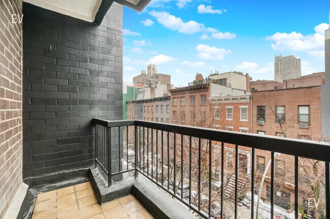 Building Photo - 235 W 22nd St