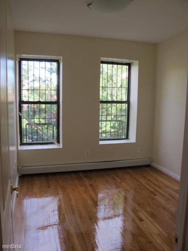 Building Photo - 270 Linden St
