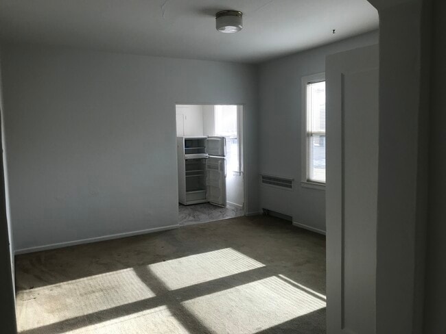 Building Photo - 521 W MacArthur Blvd