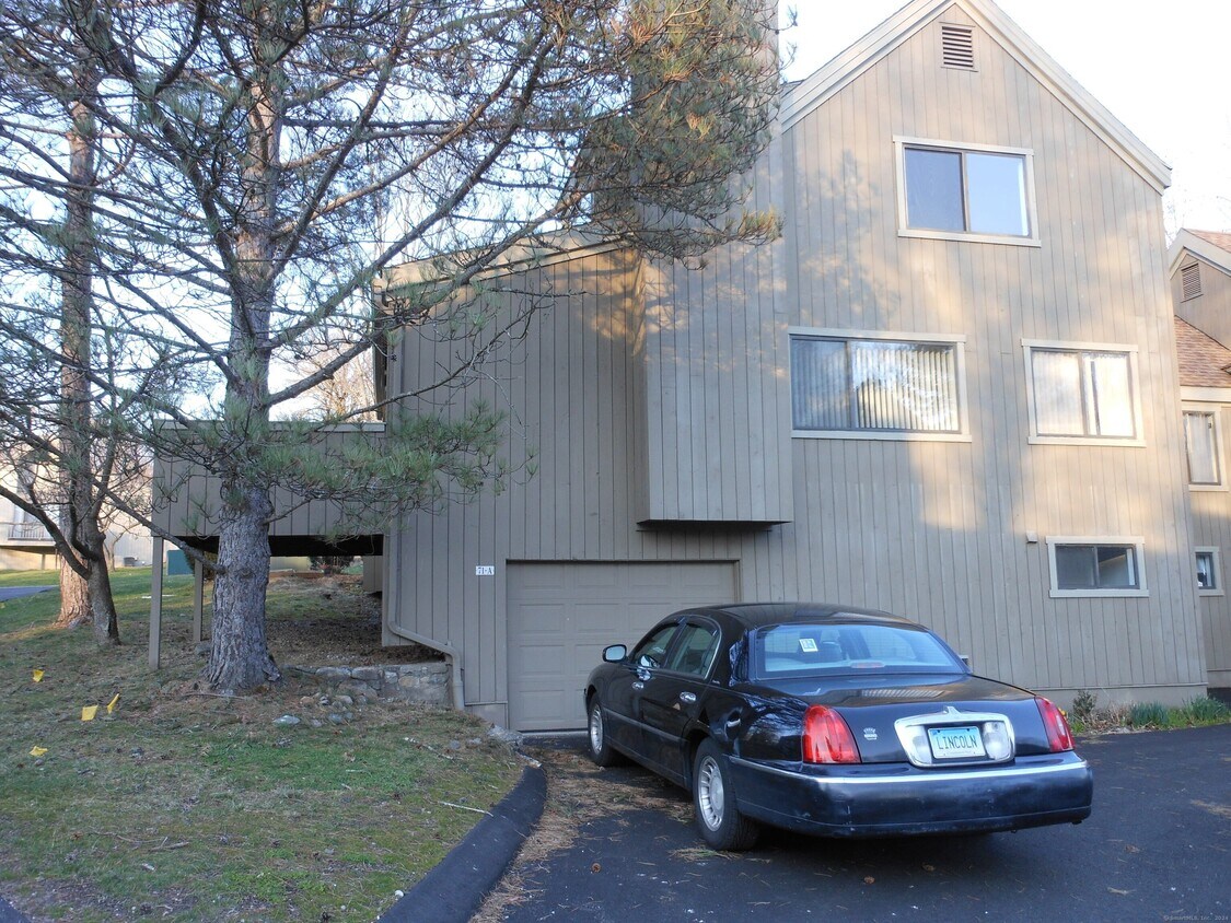 71 Dakota Ln Unit A, Stratford, CT 06614 Condo for Rent in Stratford