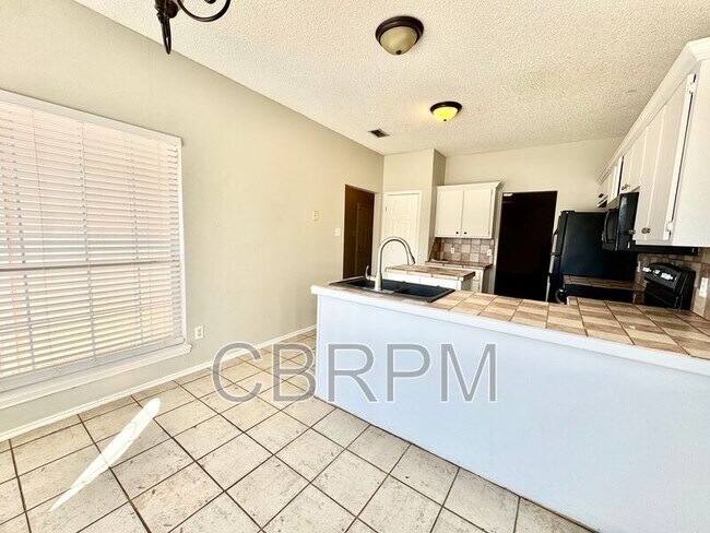 Foto del edificio - 402 Juneau Ave