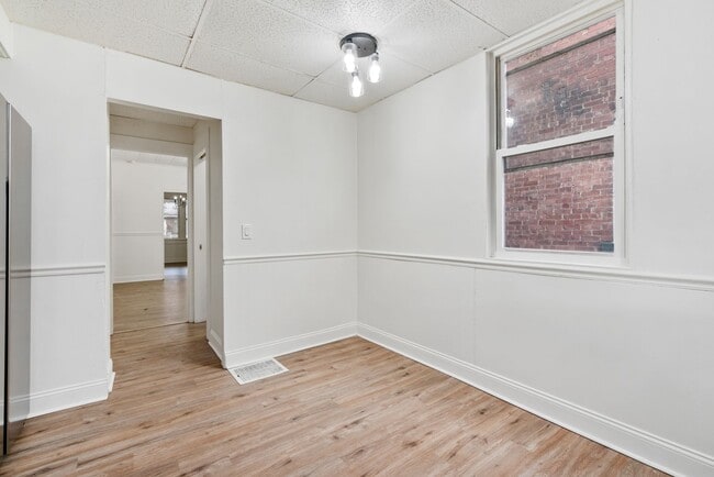 Photo - 4 bed 1.5 bath - completely updated, central air, patio.  Great location House