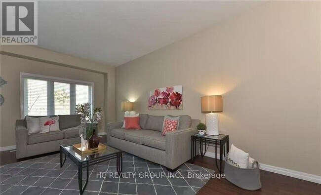Photo du bâtiment - 112 N Centre Rd