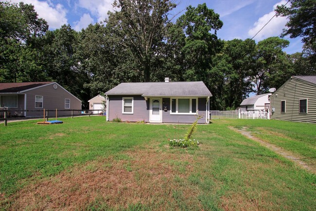 Building Photo - 207 Beverly St