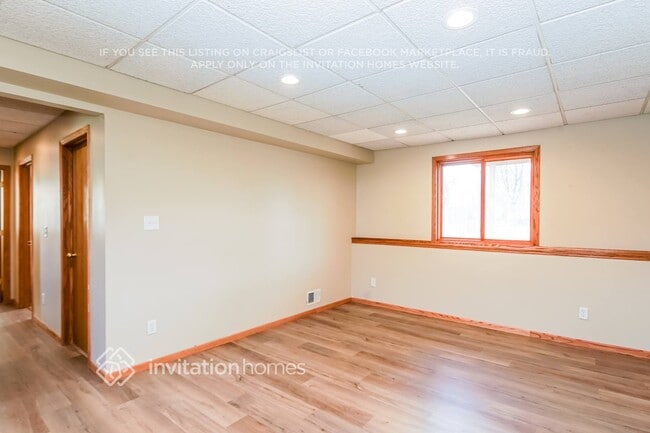 Building Photo - 3873 Hale Ave N