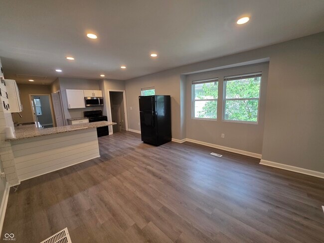 Building Photo - 836 Lasalle St