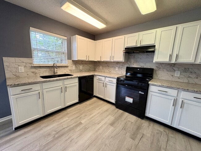 Building Photo - 6857 Maywood Cir