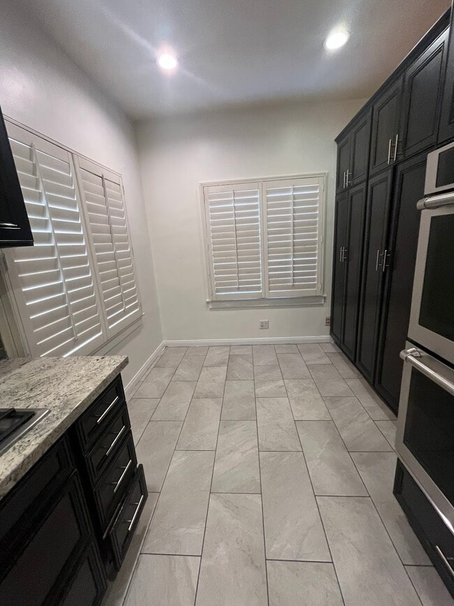 breakfast nook - 5761 W Olympic Blvd