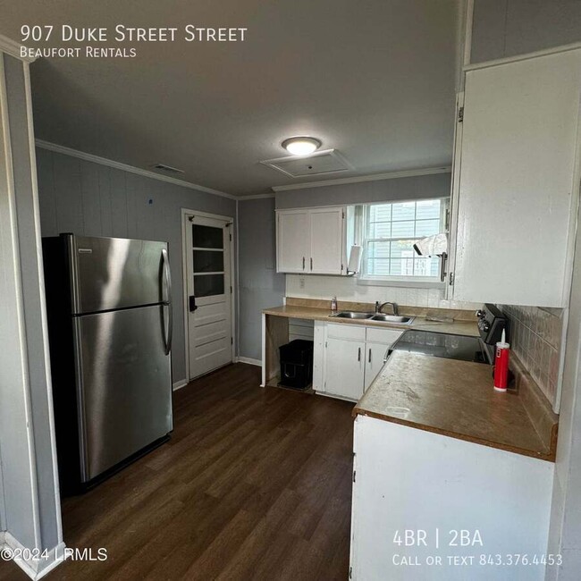 Building Photo - 907 Duke St