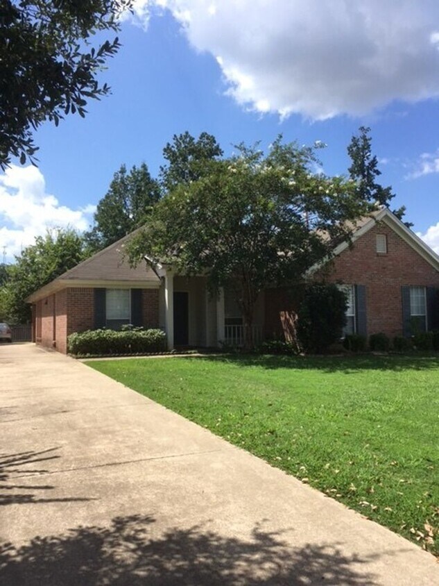 Primary Photo - 618 Ridge Park Dr
