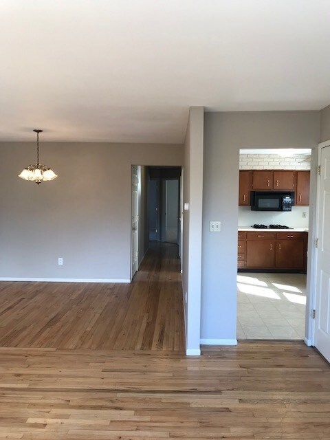 Building Photo - 37 Country Village Ct