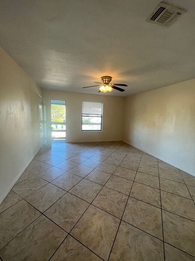 Building Photo - 514 Landview Dr