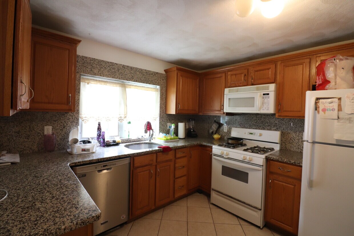 Primary Photo - 744 Boylston St