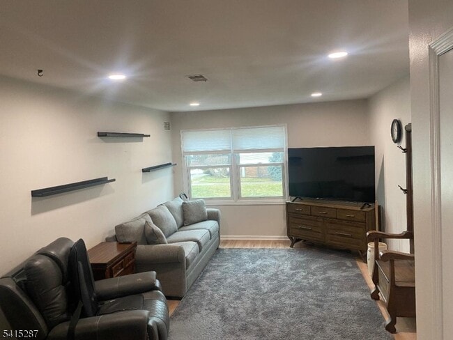 Foto del edificio - 105 Newark Pompton Turnpike