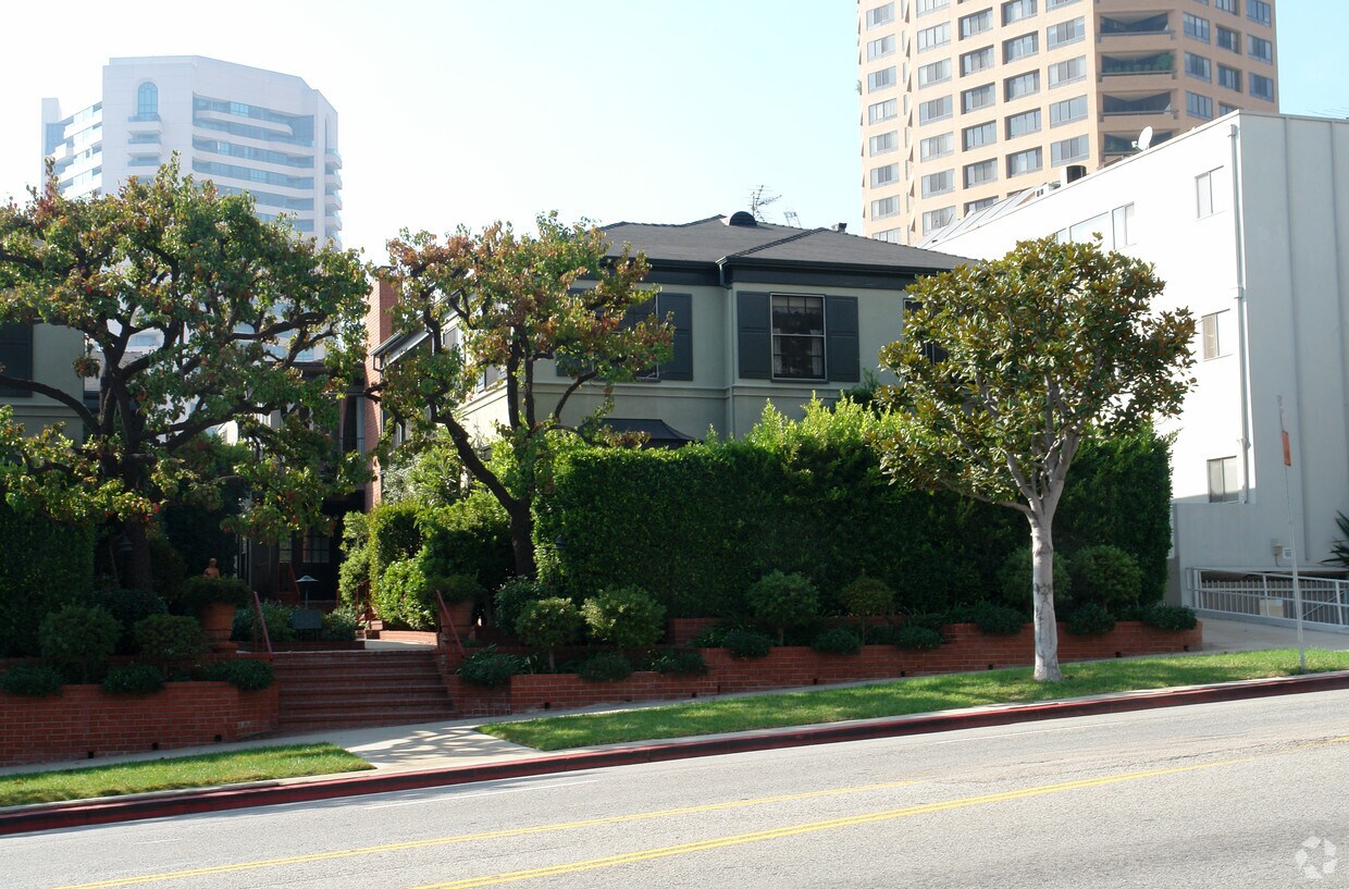 Building Photo - 1235-1241 S Beverly Glen Blvd