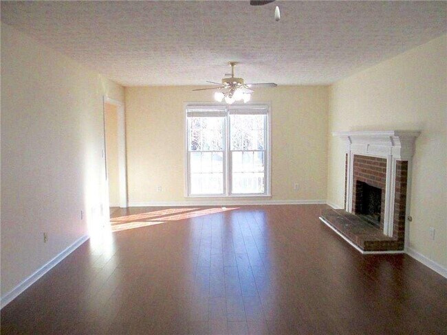 Building Photo - 3040 Oak Meadow Dr