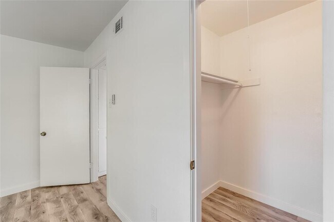 Building Photo - 2124 Burton Dr