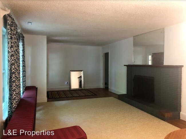 Building Photo - 4 br, 2 bath House - 8412 Douglas Drive