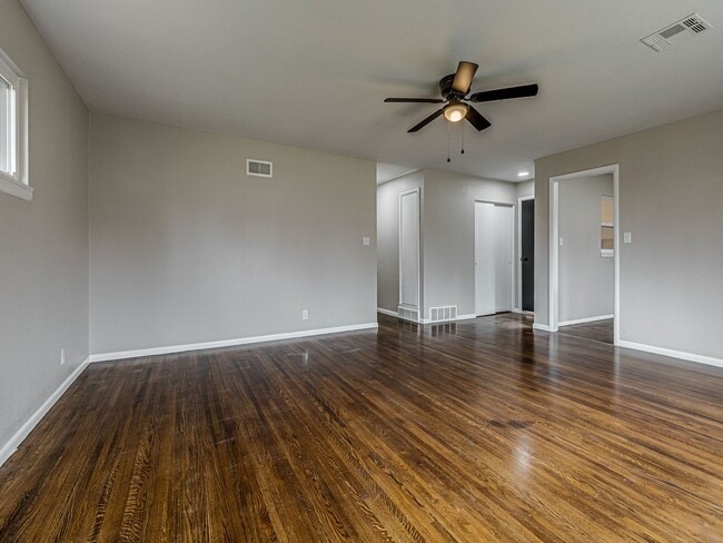 Building Photo - Newly remodeled home