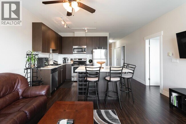 Photo du bâtiment - 2351 Kelly Ave