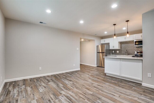 Building Photo - 4708 San Jacinto St