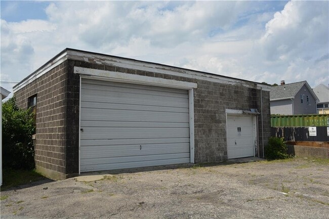 Building Photo - 1166 N Main St