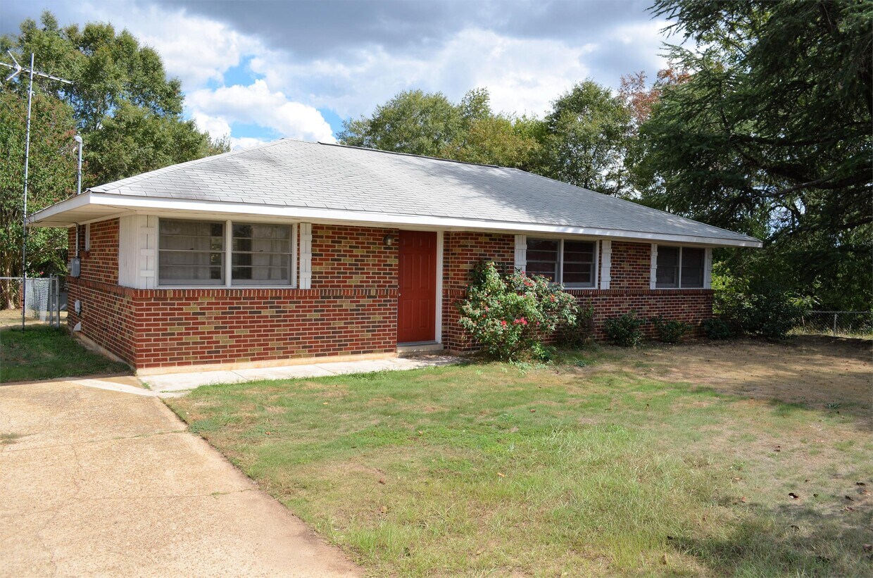 Primary Photo - 136 Fairview Ave