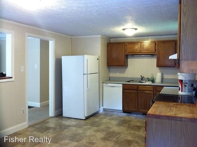 Building Photo - 3 br, 1.5 bath House - 15 Pope Road