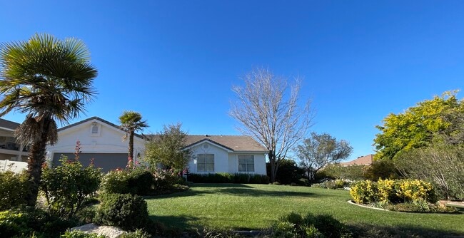 Building Photo - 3022 S Basswood Cir