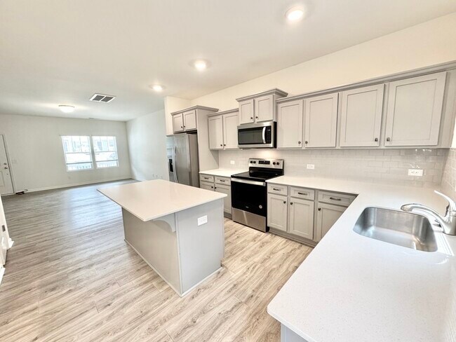 Building Photo - Three bedroom 2 1/2 at townhome close to s...