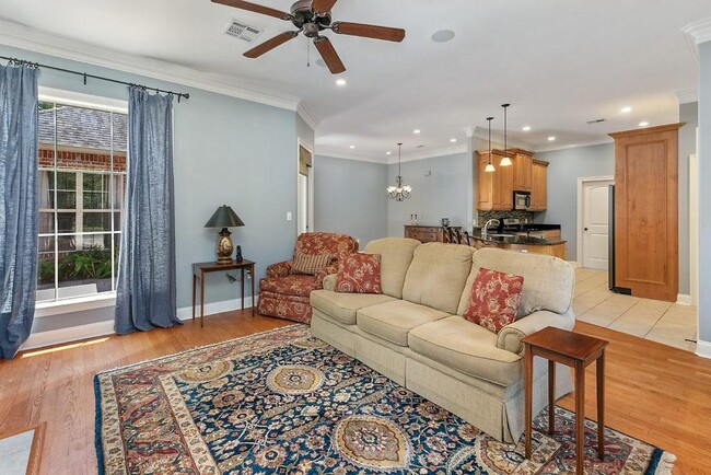 Foto del edificio - 2739 Magnolia Ln