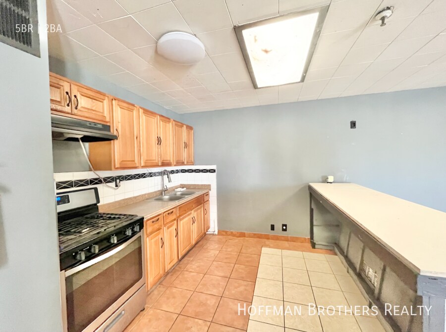 Foto principal - 8132 Baldwin St