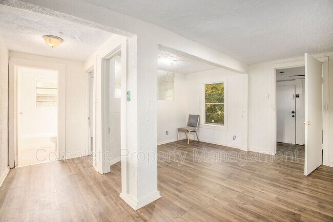 Foto del edificio - 3716 44th Ave N
