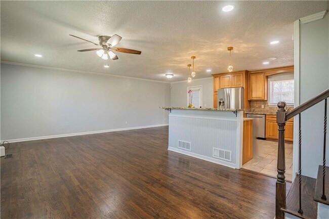 Building Photo - 14 Pine Valley Dr