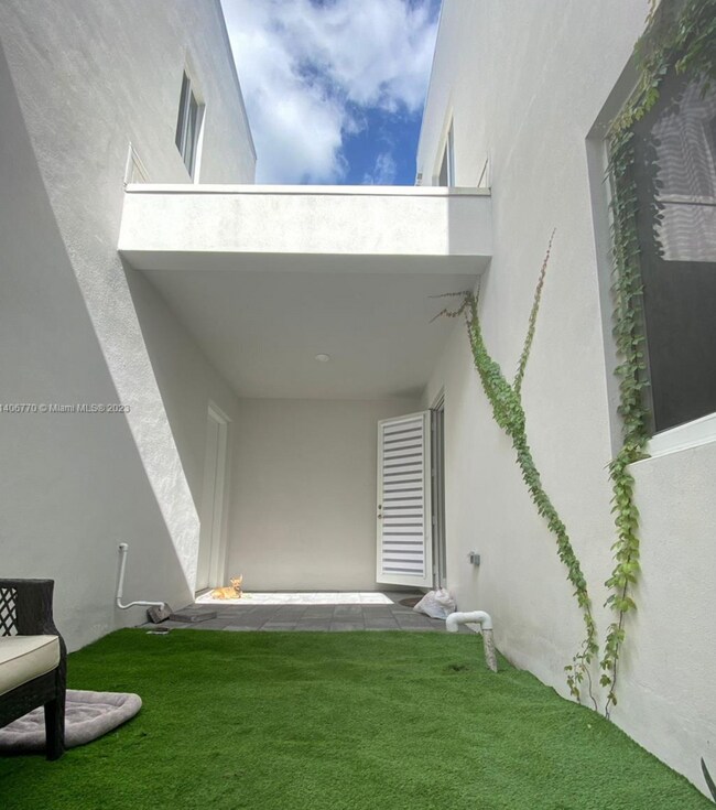 Foto del edificio - 10421 NW 66th St