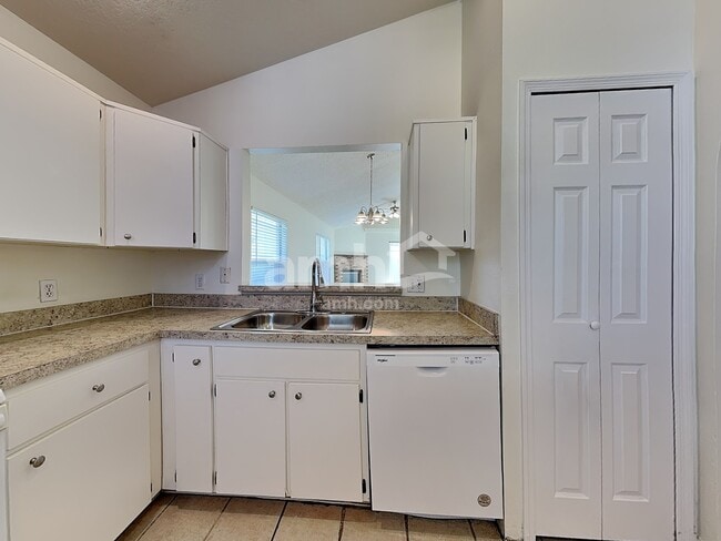 Building Photo - 256 Daniels Pointe Dr