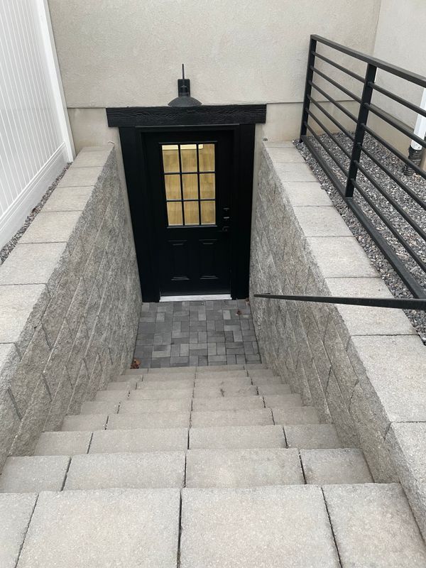 Building Photo - 1413 W Valley Dr