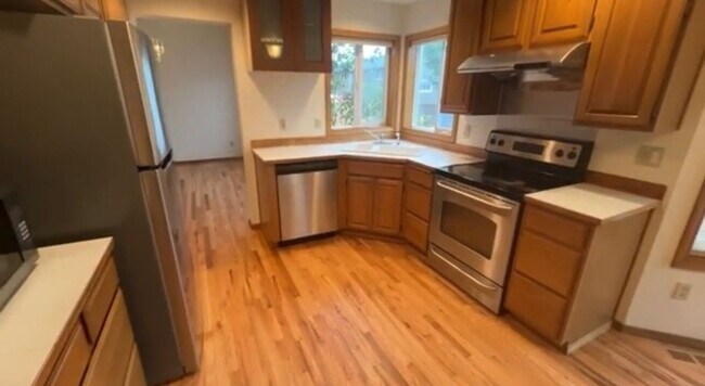 Building Photo - 4 Bed 3 Bath Fully Fenced Kenmore Home