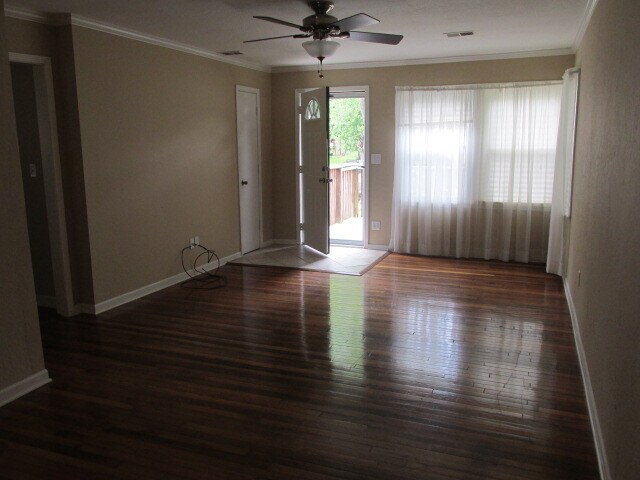 Foto del edificio - 8101 Goodman St