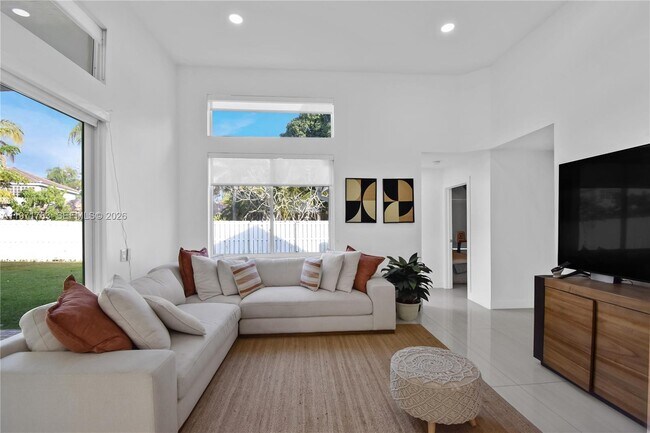 Foto del edificio - 710 Lake Blvd