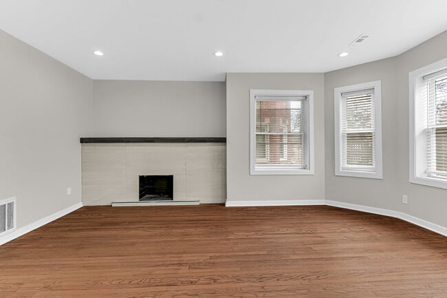 Foto del edificio - 8042 S Champlain Ave