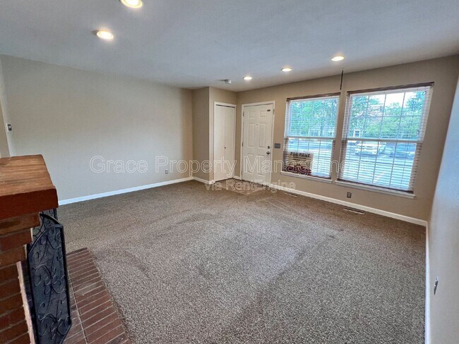 Foto del edificio - 11560 Community Center Dr