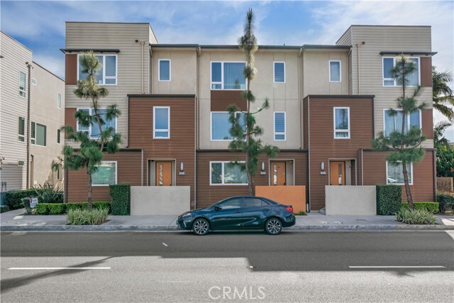 Foto principal - 10614 Paramount Blvd