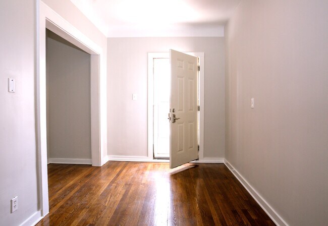 Foto del edificio - 915 E River Ave